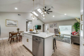 Luxury 4BR,2B Home, Hot Tub, Near DFW Airport, Modern Comfort Awaits